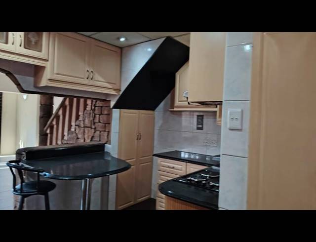 3 BEDROOM HOUSE FOR SALE IN WOODHURST